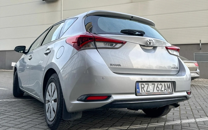 Toyota Auris cena 46000 przebieg: 147000, rok produkcji 2016 z Rzeszów małe 211